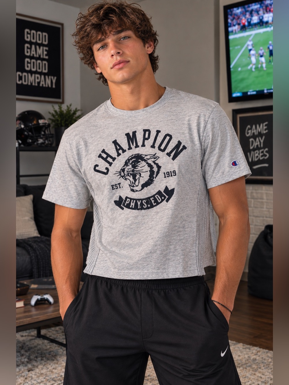 NWT Champion Phys. Ed. Boxy Cropped Graphic T-Shirt – Men’s Large